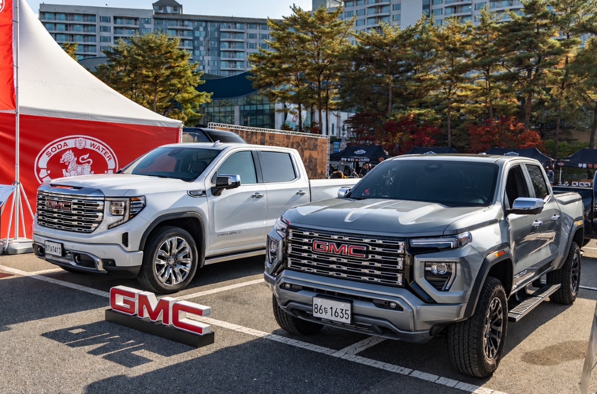 ‘코리아 내셔널 호그 랠리’에 전시된 GMC 차량(왼쪽)과 시에라 캐니언 [GMC 제공]