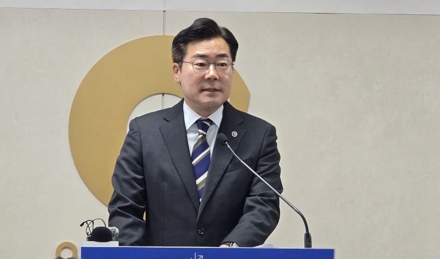 박찬대 인천시장이 21일 시청 브리핑룸에서 ‘인천 도시공간 리메이킹(Remaking)’ 비전을 발표하고 있다.