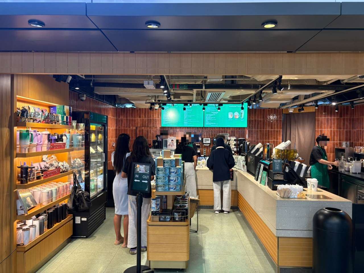 Starbucks Departures West Hall store in Hong Kong International Airport (Kim)