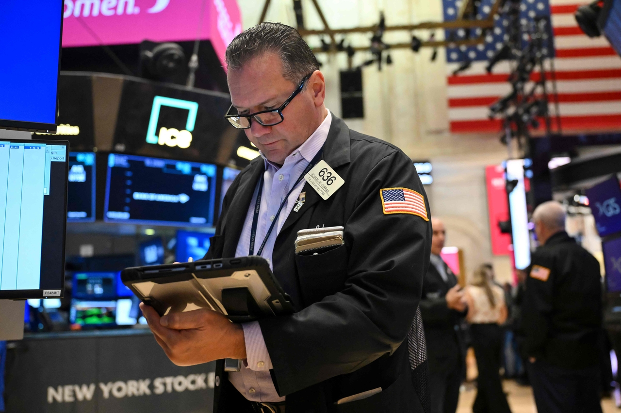 지난 19일(현지시간) 미 뉴욕증권거래소(NYSE) 객장에서 한 트레이더가 업무를 보고 있다. [AFP]