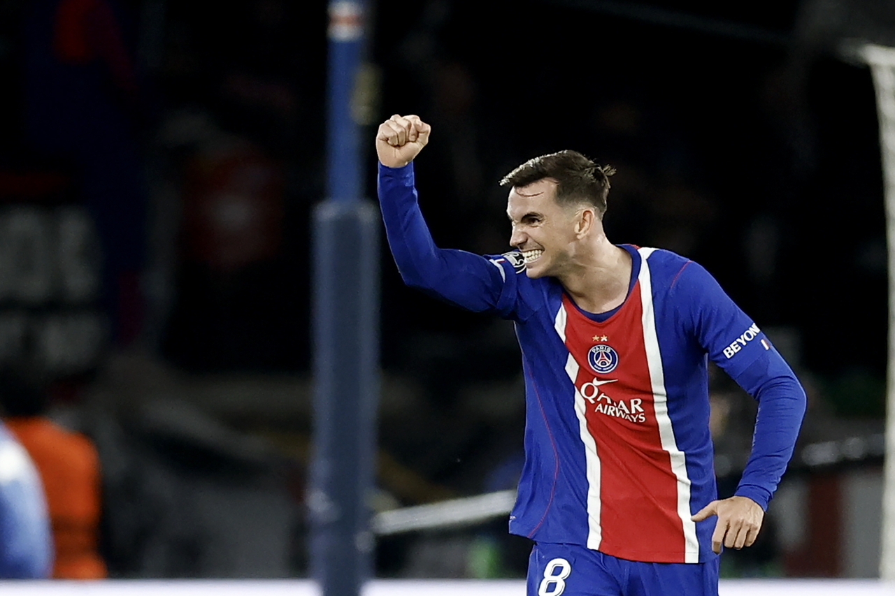PSG’s Fabian Ruiz celebrates after scoring the team’s fourth goal against Barcelona, in Paris, Tuesday.   (EPA-Yonhap)