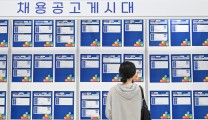 취업문 좁아지고 일해도 짧게…청년 고용 ‘이중절벽’