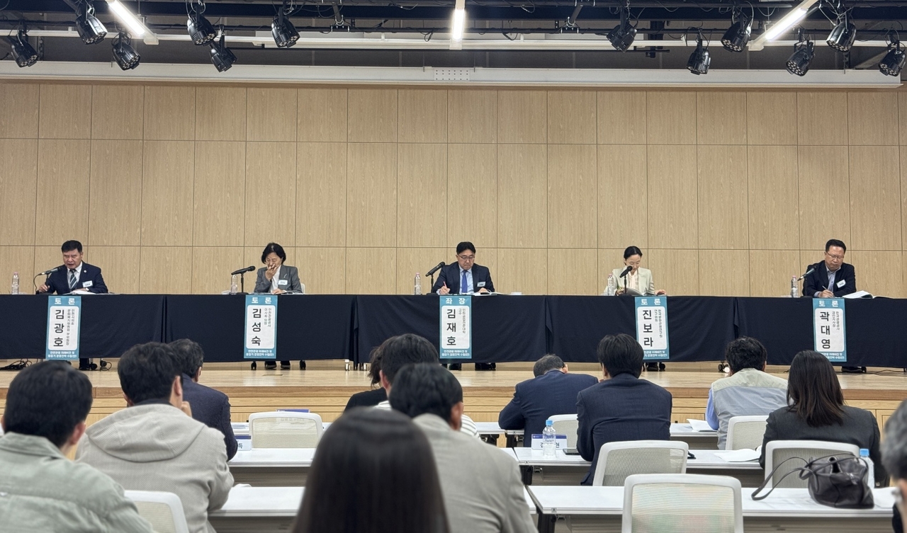 지난 20일 열린 ‘인천관광 미래비전 및 중장기 경영전략 수립 용역’ 중간보고회 전문가 토론회 모습. [인천관광공사 제공]