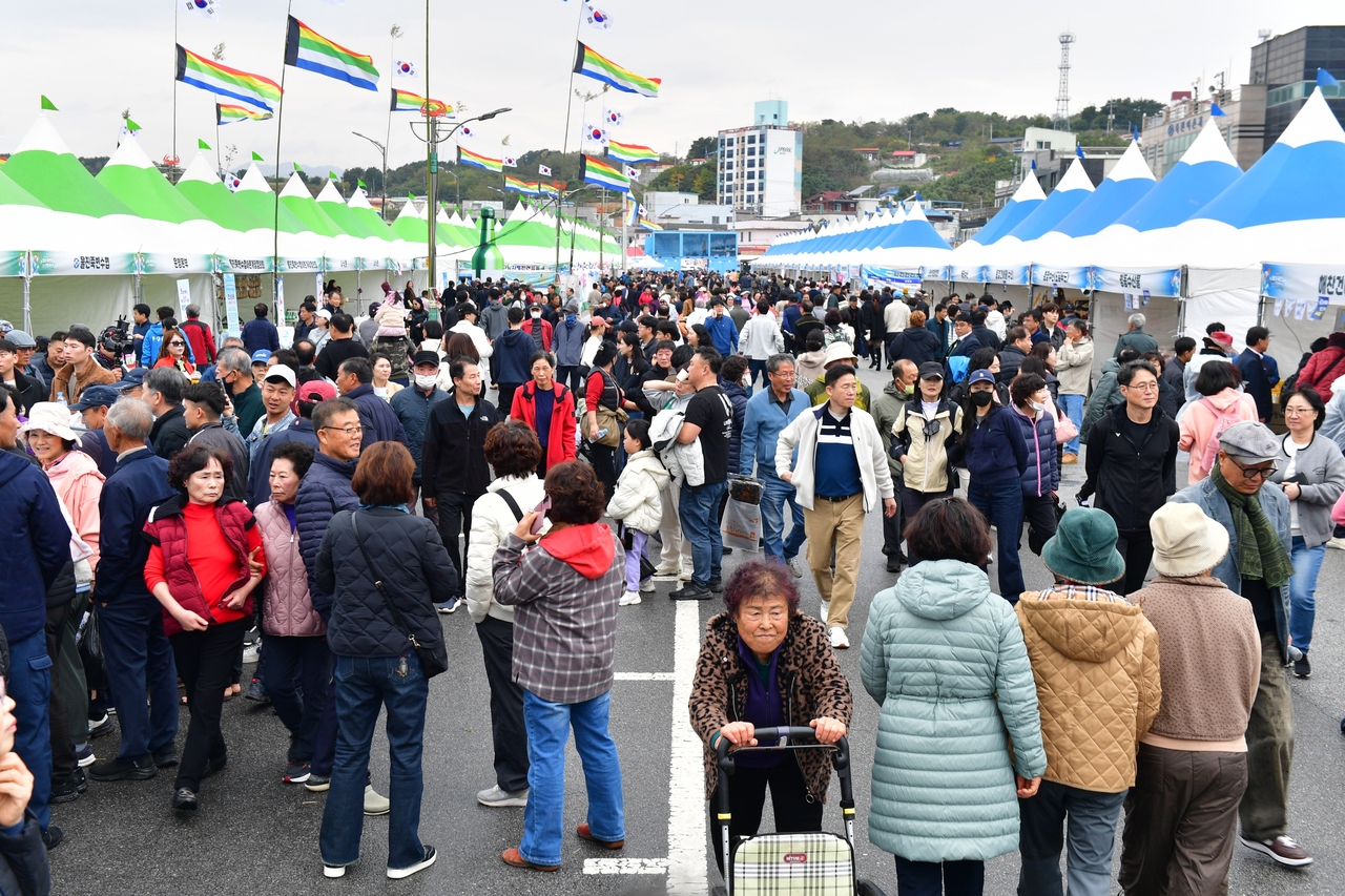 지난해 열린 2025 죽변항 수산물축제 모습.[울진군 제공]