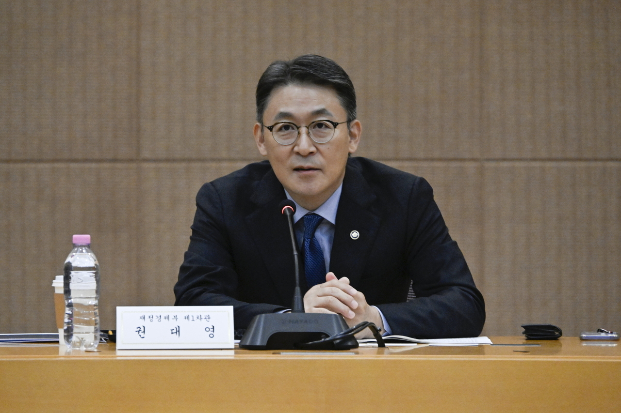 권대영 재정경제부 차관이 10월 20일 서울 서초구 서울지방조달청에서 열린 ‘가상자산 과세 관련 현장 간담회’를 주재, 모두발언을 하고 있다. [재정경제부 제공]