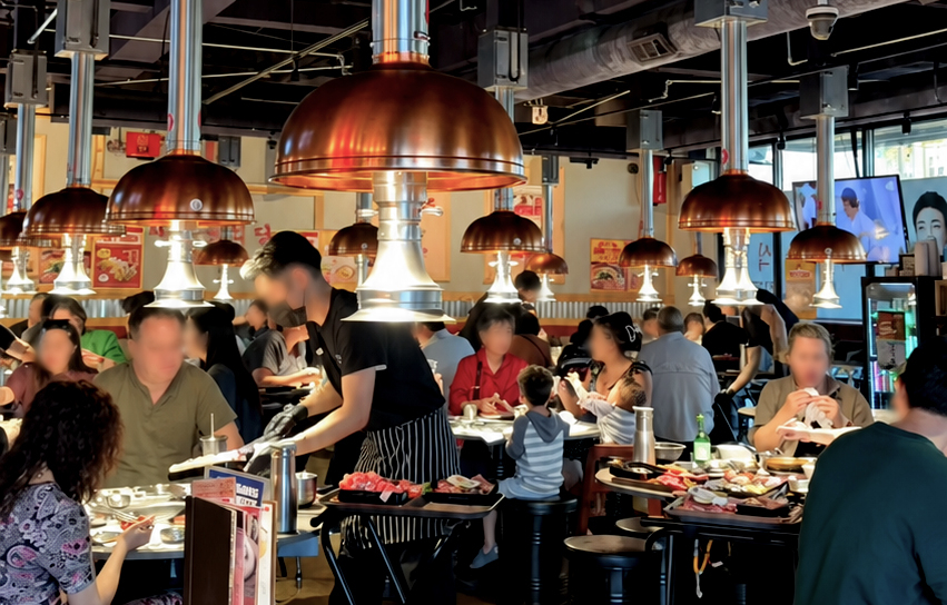 Customers dine at a Saemaeul Sikdang restaurant in Carrollton, Texas. (The Born Korea)