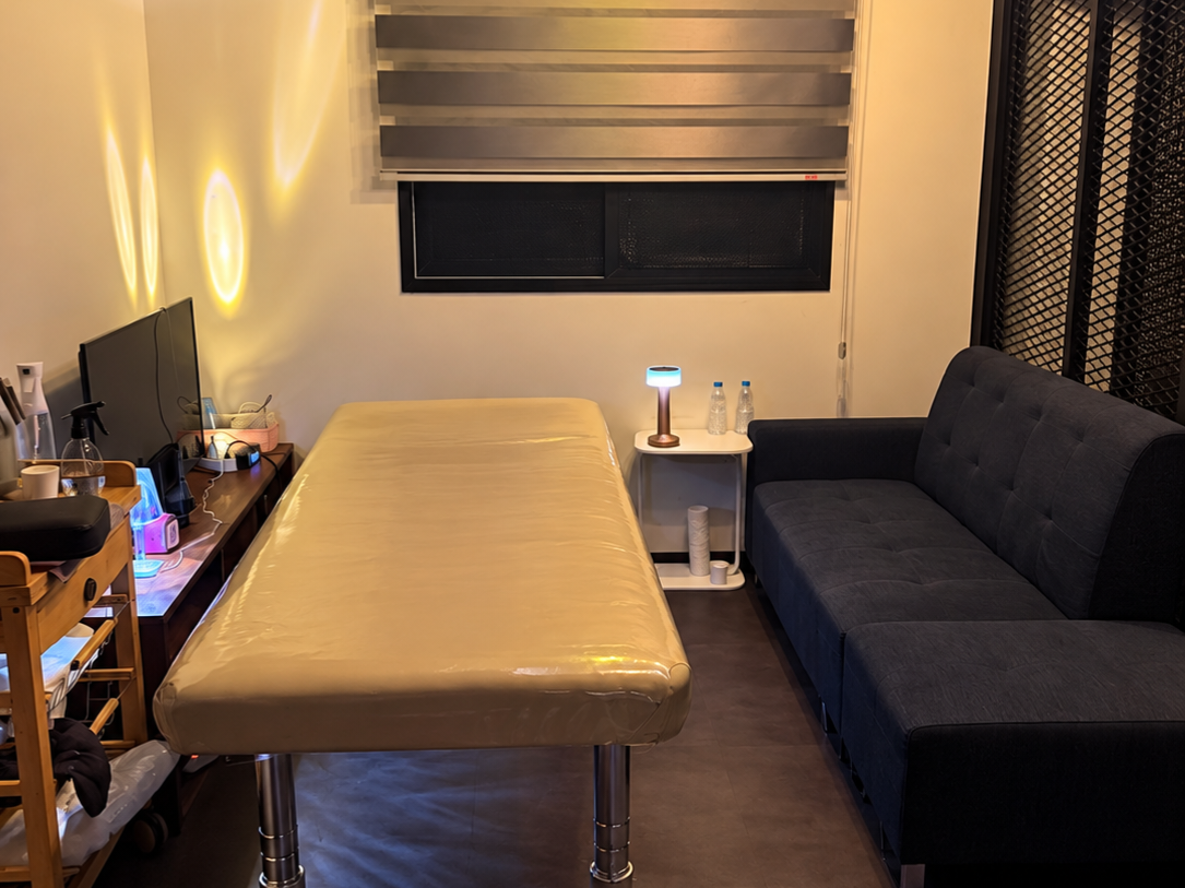 A room used for prostitution under the guise of a “Swedish massage” service (Gangnam Police Station)