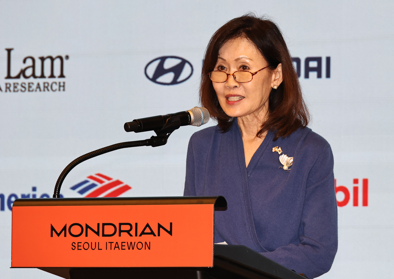 미셸 스틸 주한미국대사가 21일 서울 용산구 몬드리안 서울이태원에서 열린 주한미국상공회의소(암참) 오찬 간담회에서 특별 연설을 하고 있다. [연합]