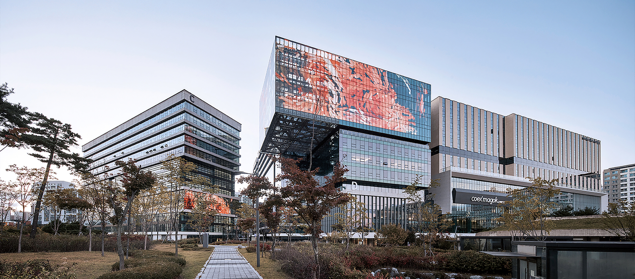 서울 강서구 마곡 마이스(MICE) 복합단지 ‘르웨스트(LE WEST)’ CP1 블록에 코엑스 마곡과 머큐어 서울 마곡을 비롯해 각종 업무∙상업 시설이 들어섰다. [롯데건설 제공]