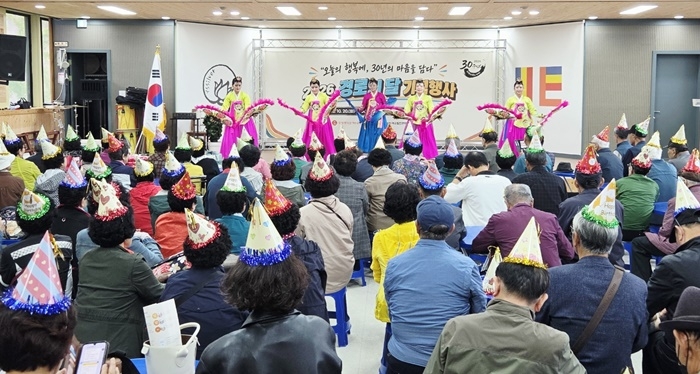 Employees of Lotte Chemical's Yeosu factory and other guests attend a longevity celebration for senior citizens on Tuesday, marking Respect for the Elderly Month in October. (Lotte Chemical)