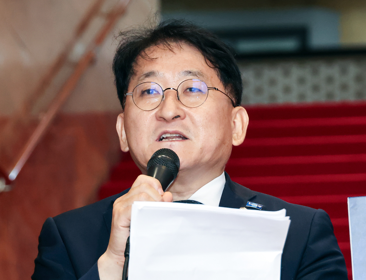 Cha Gyu-geun, a senior member of the Rebuilding Korea Party's supreme council, speaks at a supreme council meeting held at the "Citizens' Situation Room for Completing Prosecution Reform" on the steps of Rotunda Hall at the National Assembly.