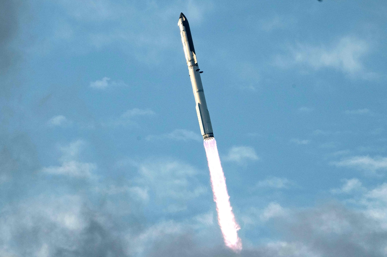 SpaceX Starship Flight 14 launches in Starbase, Texas, Sept. 28. (AFP-Yonhap)