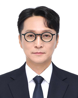 The KBS board of directors voted at an extraordinary meeting Tuesday to recommend former Wavve CEO Lee Tae-hyeon as its nominee for the 28th KBS president. [Yonhap]