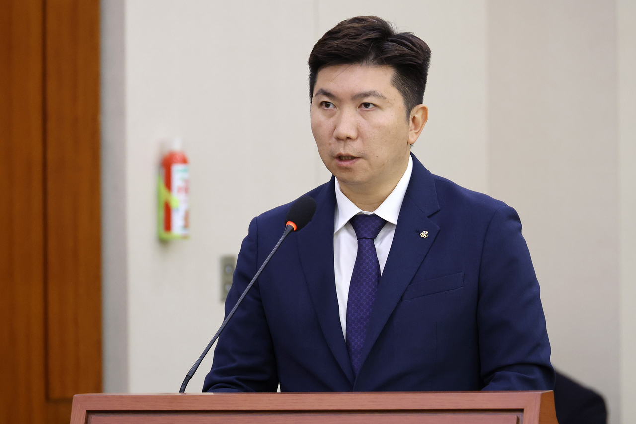 유승민 대한체육회장이 21일 국회 문화체육관광위원회에서 열린 대한체육회 등에 대한 국정감사에 업무 보고하고 있다. [연합]