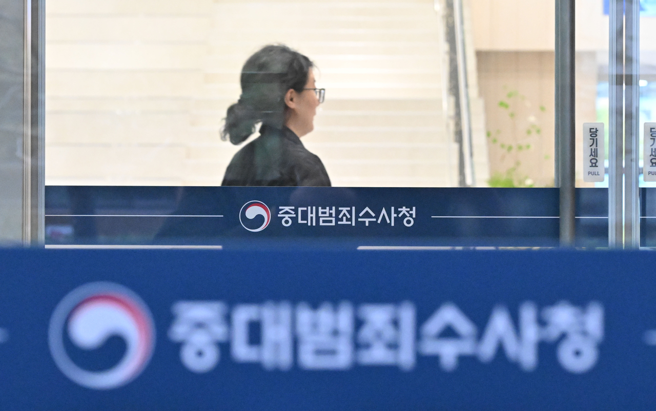 서울 중구 중대범죄수사청으로 출근하는 직원들의 모습.  임세준 기자