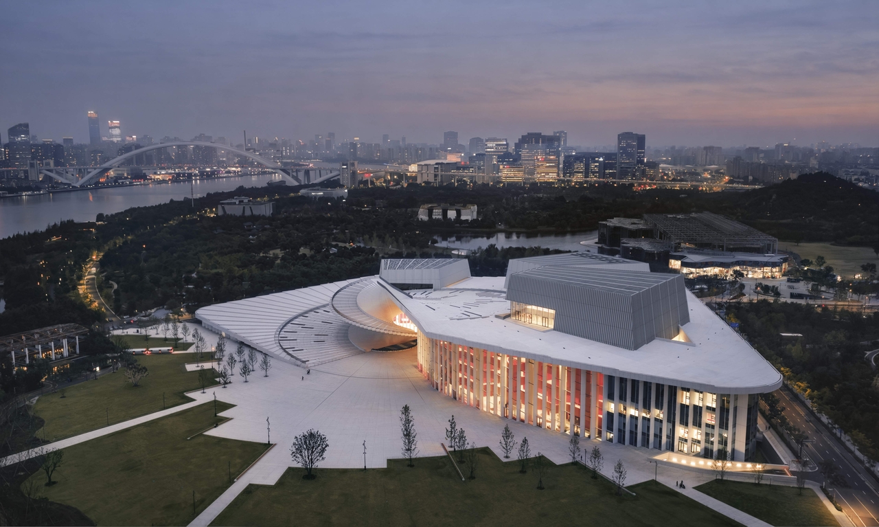 Shanghai Grand Opera House (Yumeng Zhu)