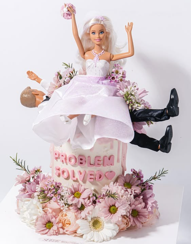 A divorce celebration cake made by custom lettering cake shop Suede Cake (Instagram @suede.cake)