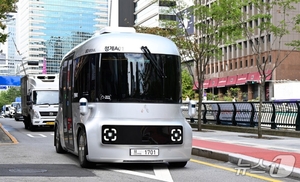 Driverless robotaxis to launch commercially in 2028, with 3,000 vehicles in trials next year