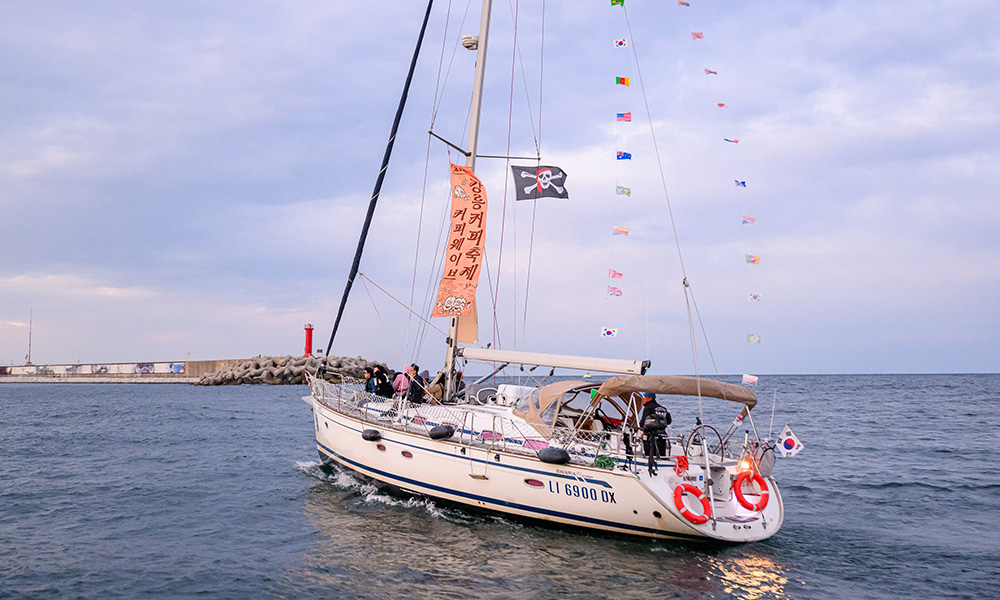 Coffee Wave, a yacht serving coffee aboard (Gangneung Coffee Festival)