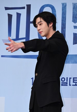 [포토] 안효섭 ‘파밀리아 오너쉐프 포즈’