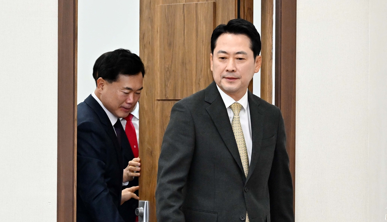 장동혁 국민의힘 대표가 22일 오전 서울 여의도 국회에서 열린 최고위원회의에 참석하고 있다. 이상섭 기자