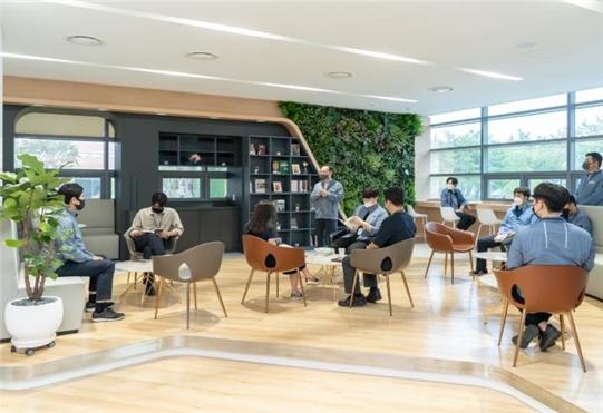 A book cafe at Korea Hydro & Nuclear Power. [Ministry of Culture, Sports and Tourism]