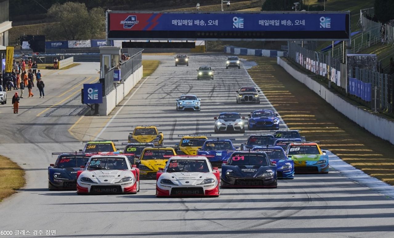 Toyota Gazoo Racing 6000 class race at the Superrace Championship   (Superrace)