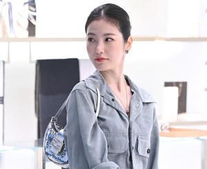 [포토] 신예은 ‘제 옆라인은 어떤가요?’