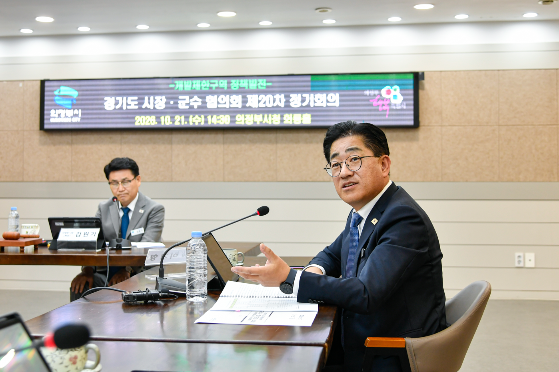 이기형 김포시장이 지난 21일 경기도의회 건설교통위원회 전담회에서 건의사항을 설명하고 있다. [김포시 제공]