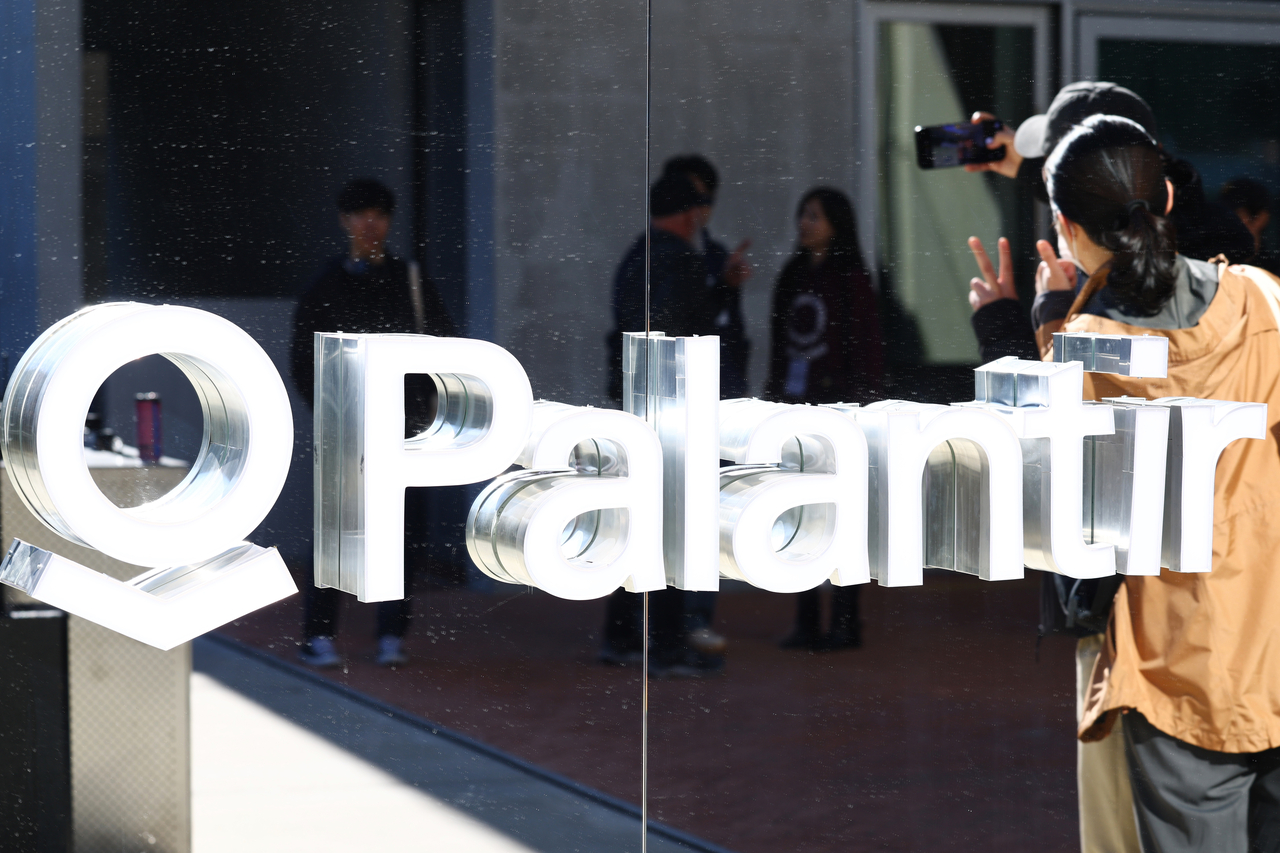 A sign displaying the name of US software company Palantir Technologies is seen at its pop-up store at Not Bad Coffee in Hannam-dong, Seoul, Thursday. (Yonhap)