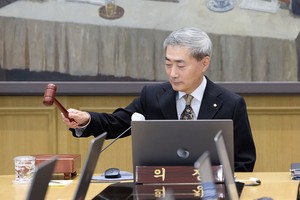 신현송 총재 “금리 동결은 ‘호미질’의 결실”