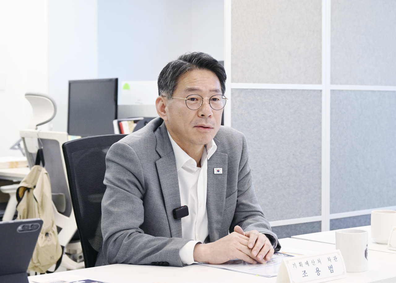 This file photo provided by the Ministry of Planning and Budget on Sept. 22, shows Vice Budget Minister Cho Yong-beom. (Yonhap)