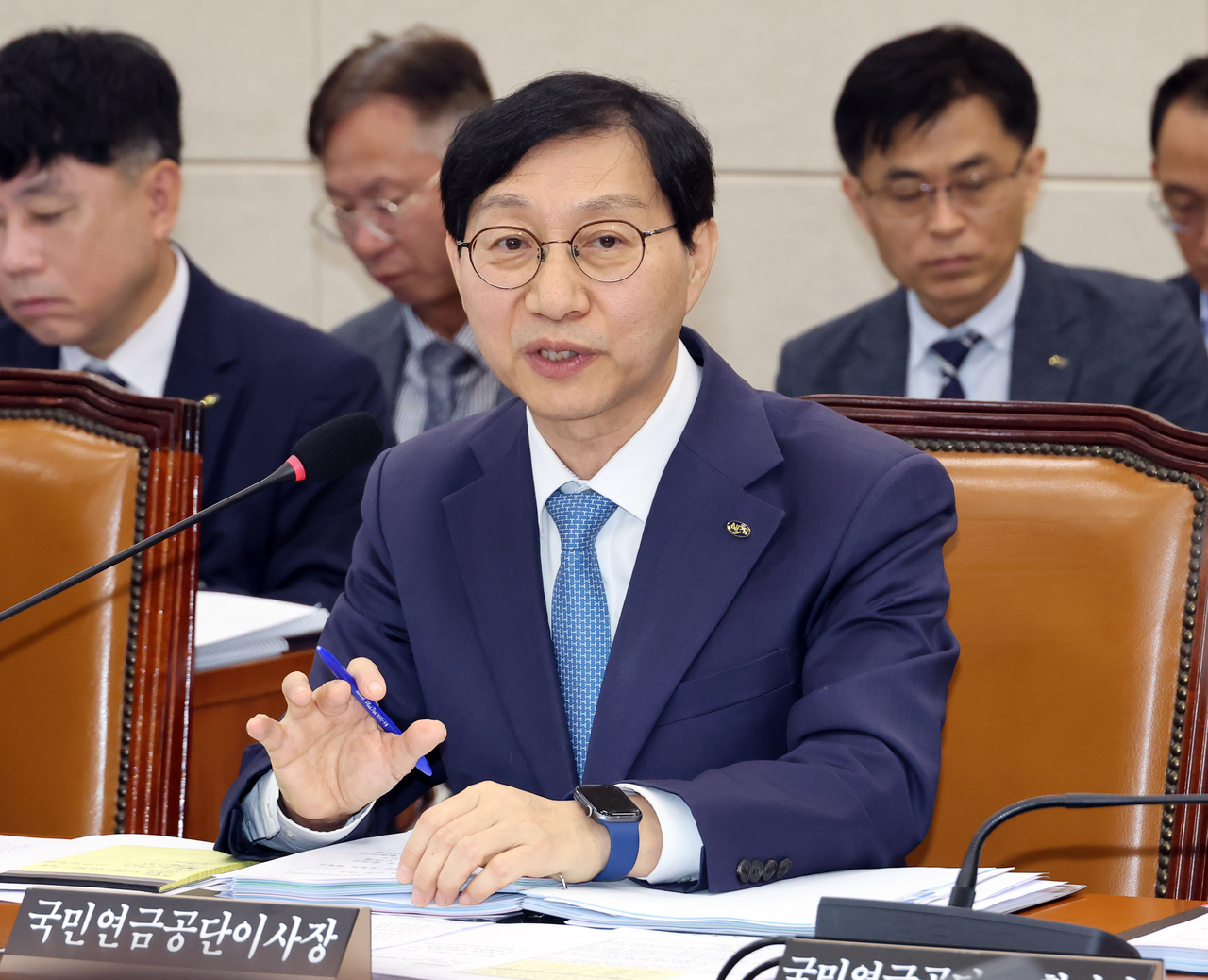 Kim Sung-joo, chairman and CEO of the National Pension Service, speaks during a parliamentary audit at the National Assembly in Seoul on Oct. 14. (Yonhap)