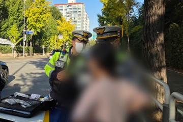 ‘삐’ 학교 앞 차에서 내린 아이, 엄마는 숙취 음주운전 상태였다[세상&]
