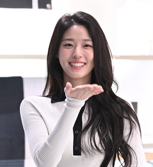 [포토] 김설현 ‘모닝 키스 받으세요’