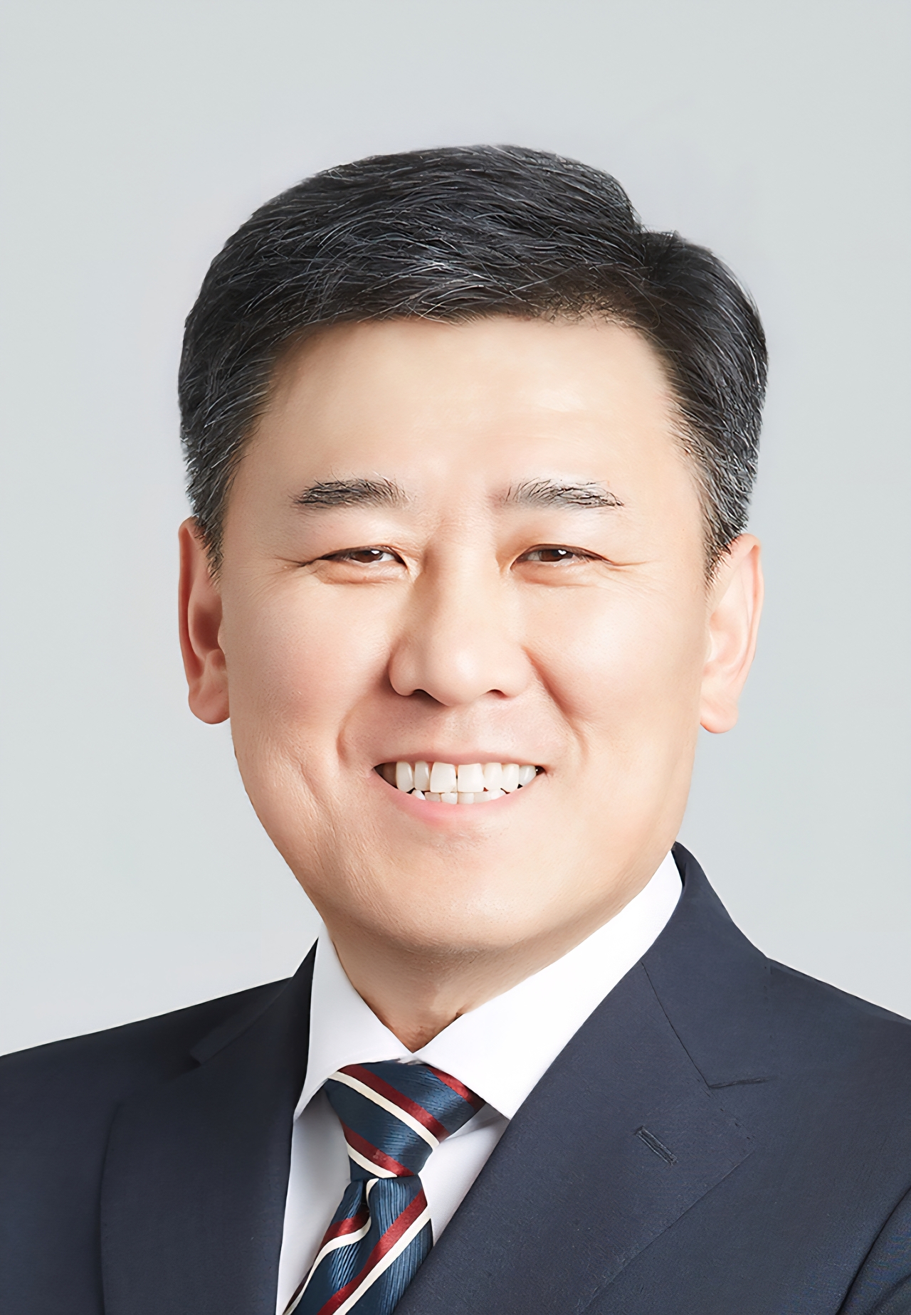 Kim Jun-seok, an adviser at law firm YK's corporate affairs group, has been designated as the next executive vice president of the Korea Shipowners' Association. He is set to take office after receiving final ratification at the association's general assembly in January. [Korea Shipowners' Association]