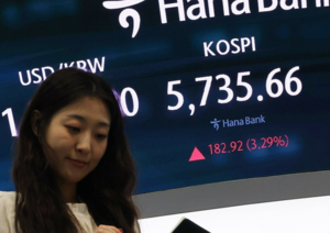 Kospi could hit 9,300 next year despite recent plunge to 5,500, Hanwha Investment says
