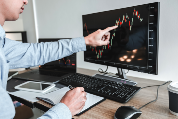 “SK하이닉스 팔고 삼성전자 샀다” 외국인들 도대체 왜?…엇갈린 반도체 투톱[투자360]