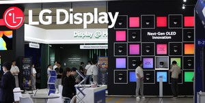 LG Display swings to Q3 profit, but earnings fall 42% on year