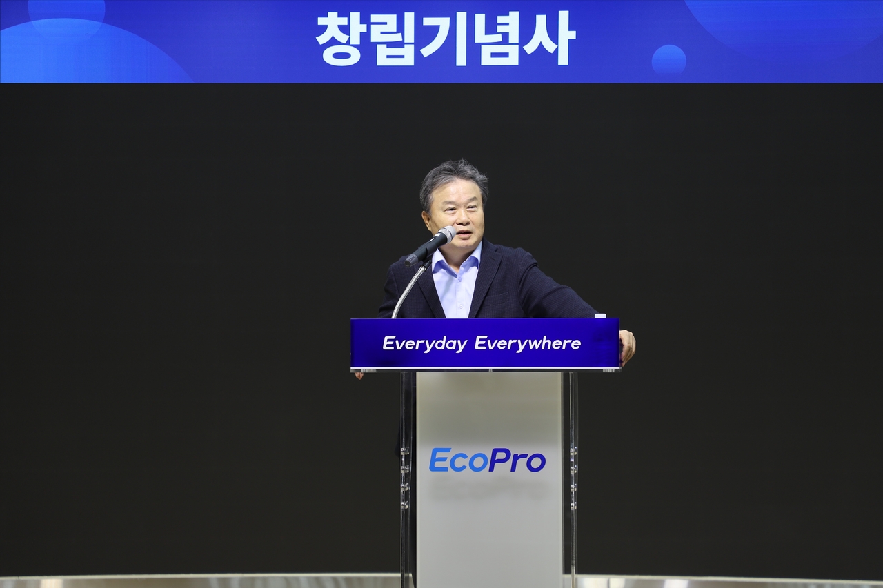 이동채 에코프로 창업주가 22일 경북 포항캠퍼스에서 열린 창립 28주년 기념식에서 기념사를 하고 있다. [에코프로 제공]
