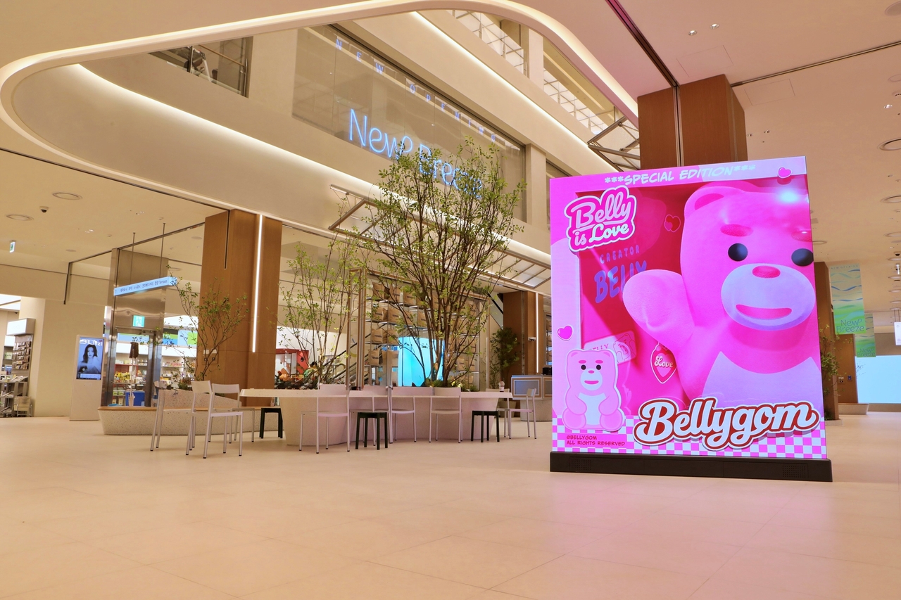 The Cheongnyangni Terrace on the ground floor of Lotte Mall Bellytawn Cheongnyangni. [Lotte Department Store]