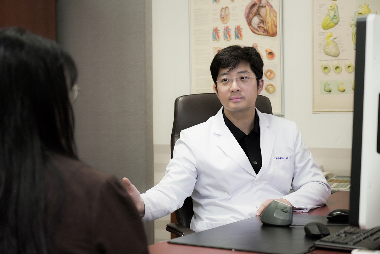 배지훈 명진단영상의학과내과 부원장(내분비내과 전문의)은 “비만은 체중 감량 자체에만 집중하기보다 당뇨병, 고혈압, 지방간 등 동반 질환의 위험을 함께 살피고, 필요한 경우 의학적 치료를 병행하면서 장기적으로 관리하는 것이 중요하다”고 조언했다.