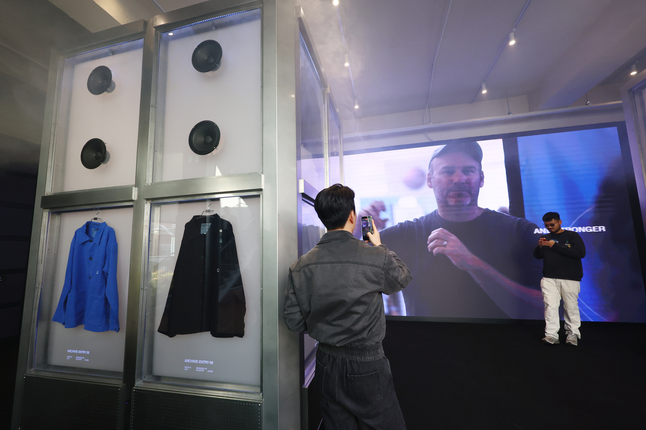 A visitor browses hoodies and takes photos at a pop-up store hosted by US software company Palantir Technologies at Not Bad Coffee in Hannam-dong, Seoul, Thursday. (Yonhap)