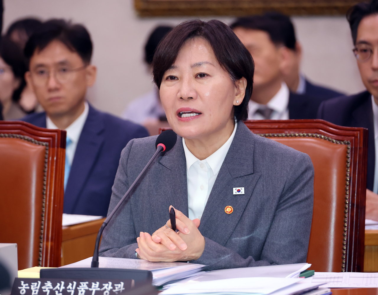 Agriculture Minister Song Mi-ryeong answers questions from lawmakers during the National Assembly's national audit of the Ministry of Agriculture, Food and Rural Affairs on Oct. 7.