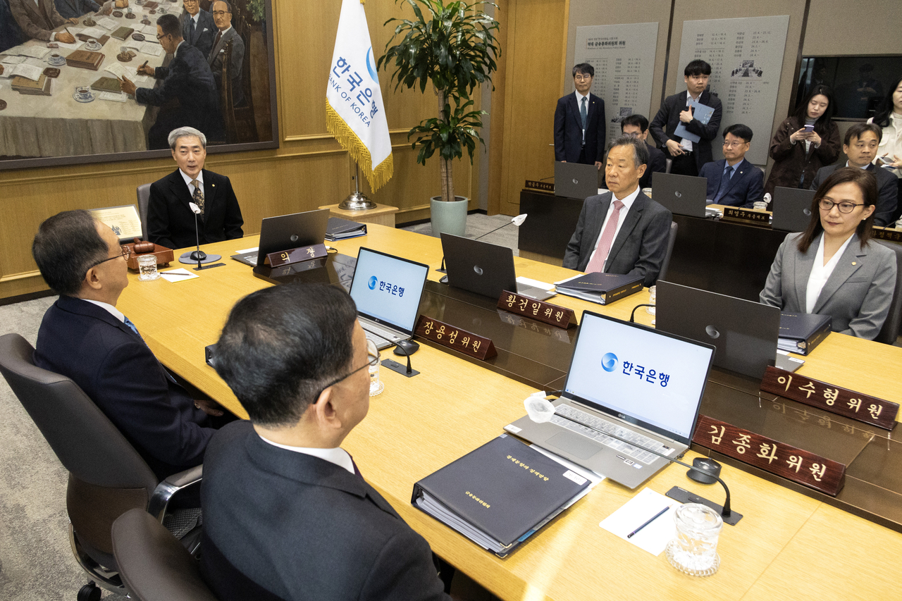Bank of Korea Governor Shin Hyun-song presides over a Monetary Policy Board meeting at the Bank of Korea in Jung-gu, Seoul, on Thursday. [Yonhap]