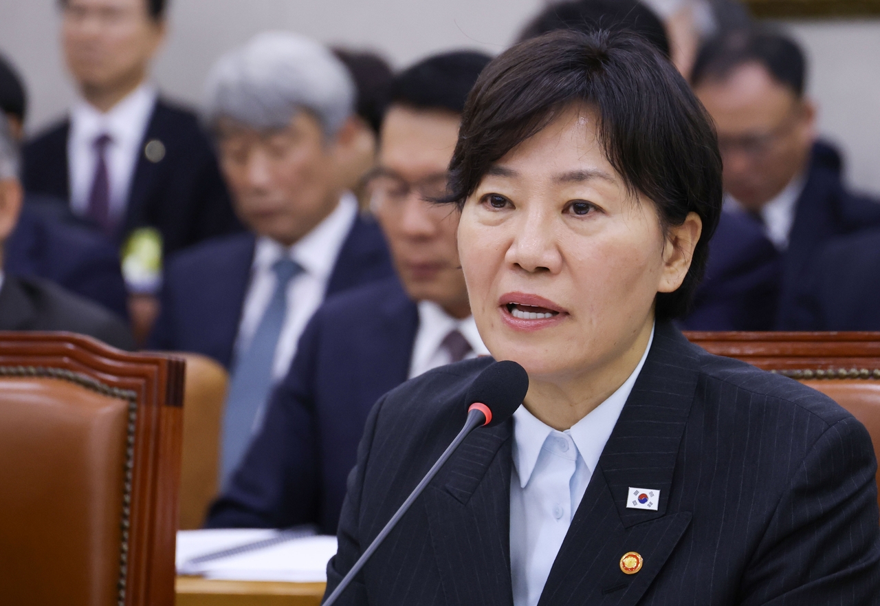 송미령 농림축산식품부 장관이 22일 국회 농림축산식품해양수산위원회에서 열린 2026년도 종합 국정감사에 출석해 질의에 답하고 있다. <연합뉴스>