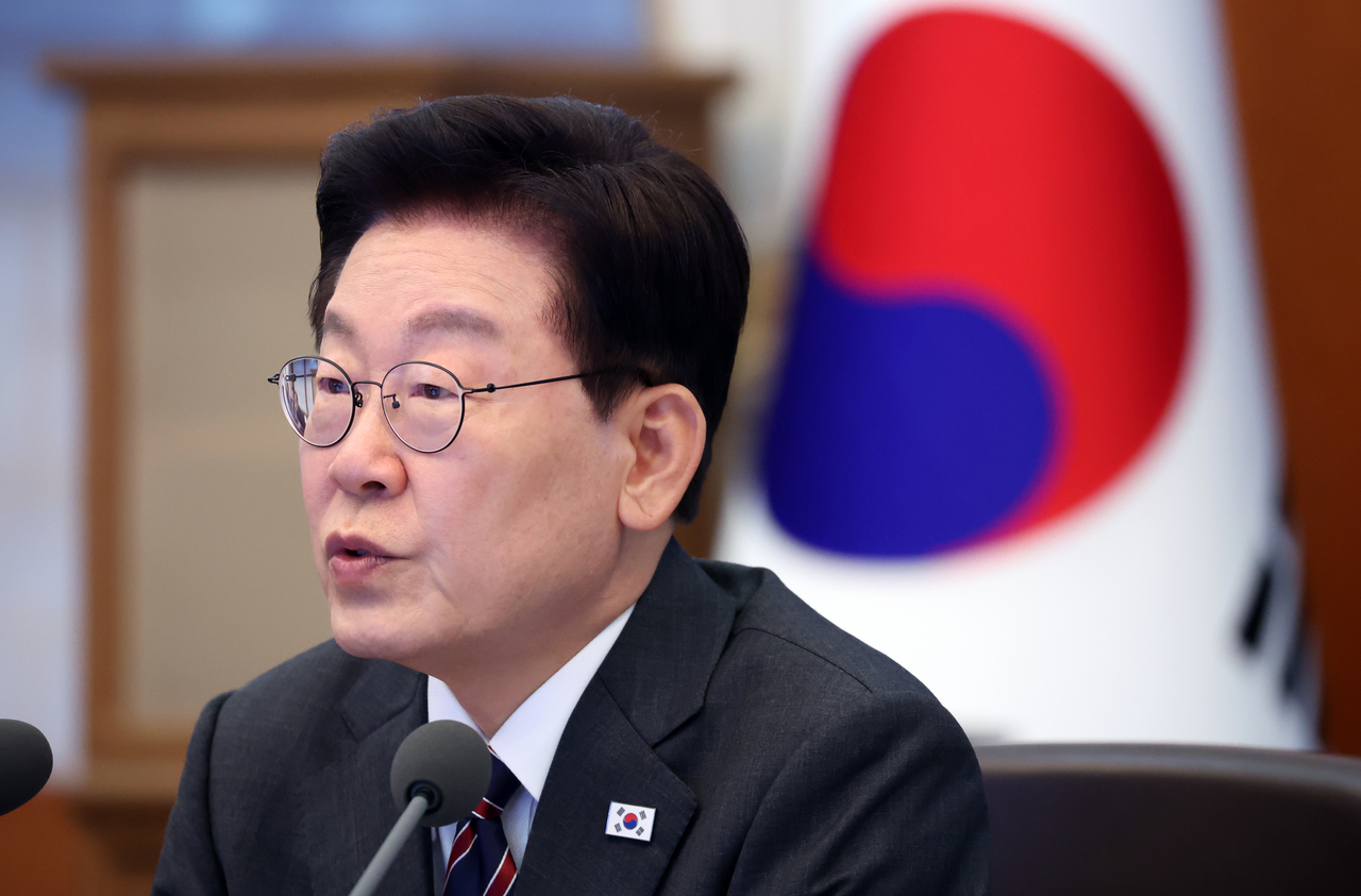 이재명 대통령이 22일 청와대에서 열린 수석보좌관회의에서 발언하고 있다. [연합]
