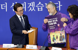 김민석, 이태원 참사 유가족에 “특별조사위로 납득할 수 있는 결과 밝히겠다” 약속