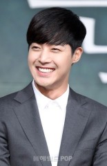 김현중, ‘혼외자 낳은 전 여친’ 등장에…안용준 ‘30억 사기’ 불똥까지. 연이은 악재