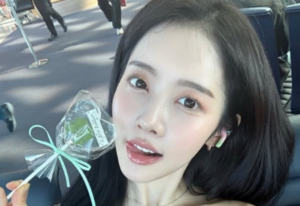 ‘박남정 딸’ 박시은, 혀빼꼼 상큼美 장착..일자 쇄골에 물 고이겠네